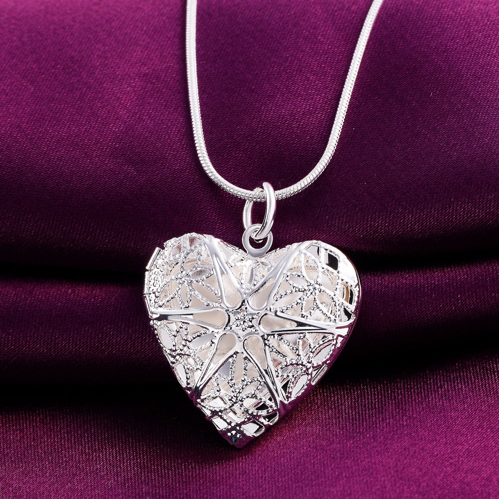 Charm Noble Hheart Necklace