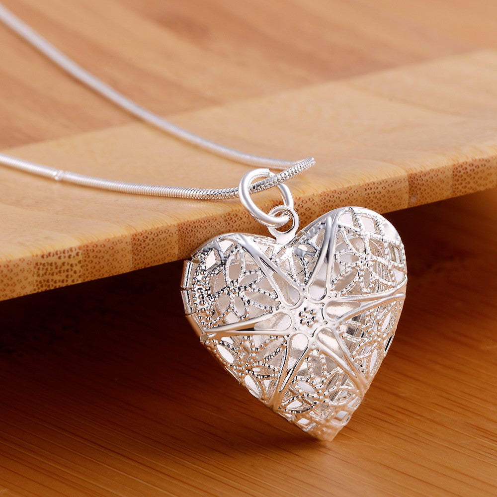 Charm Noble Hheart Necklace