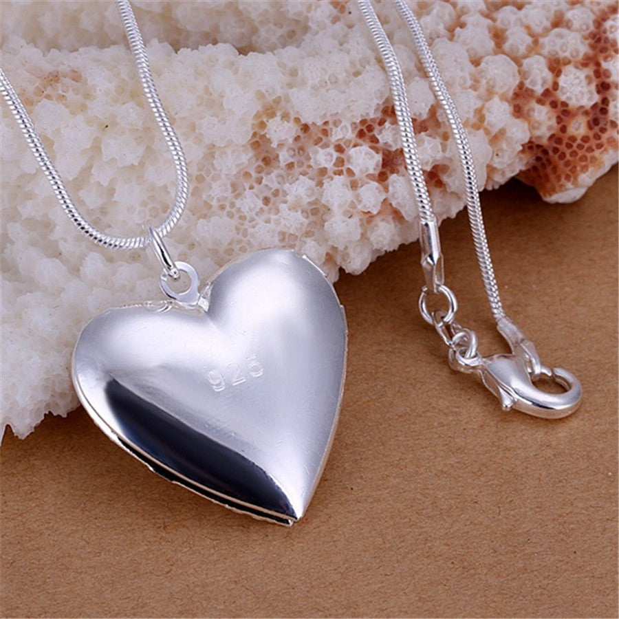 Charm Noble Hheart Necklace